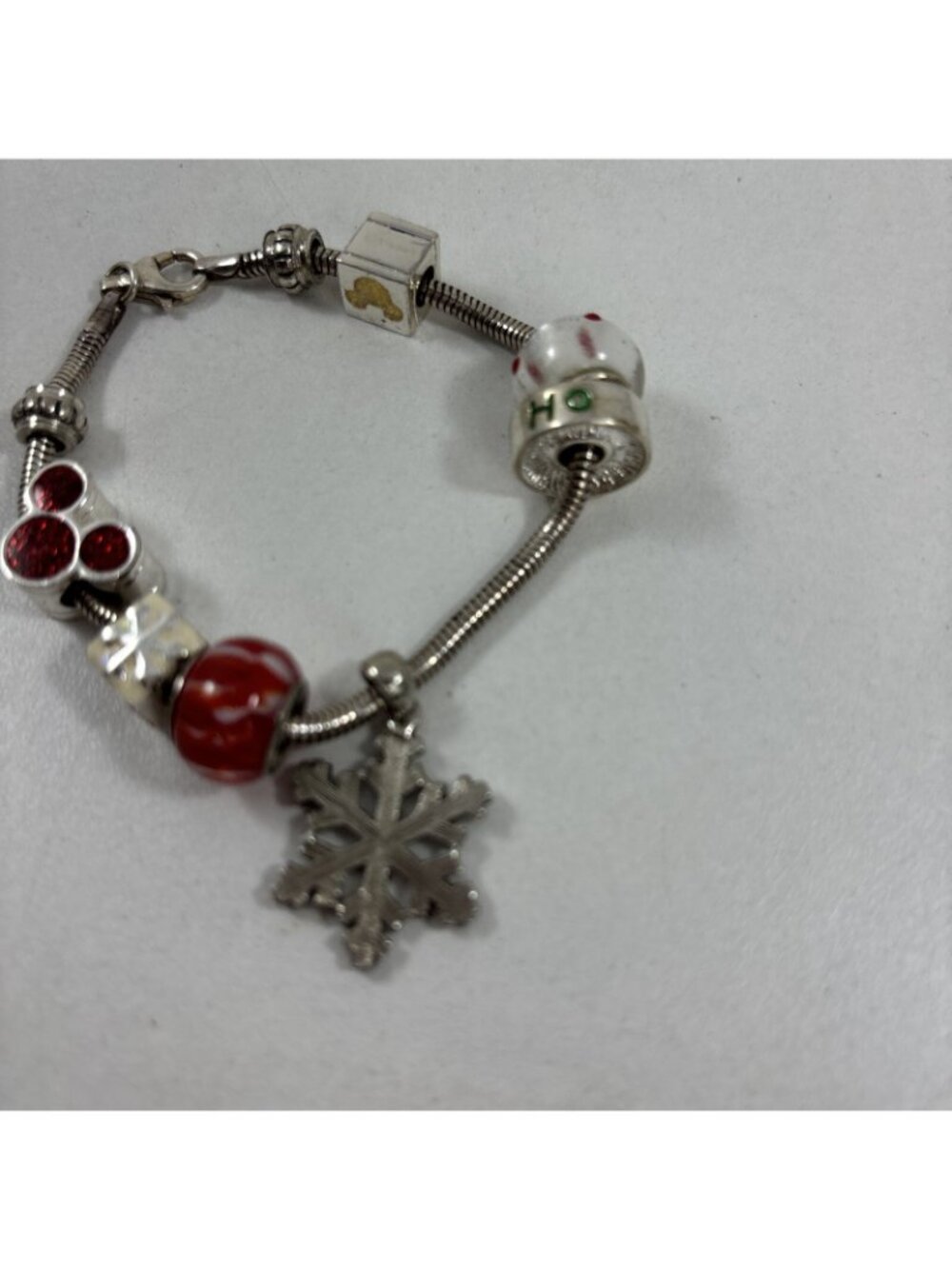 Disney Christmas 3mm Bracelet Bead Charms Mickey Red On Bracelet - Picture 3 of 5